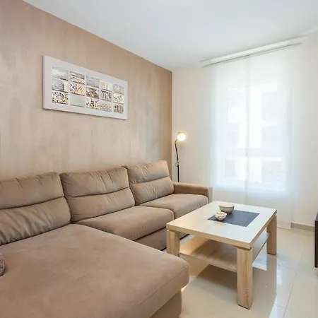Appartement Center - Modern Two-bedroom With Private Garage & Balcony