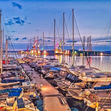 Sofovic - Walk To Arena, Free Garage Parking