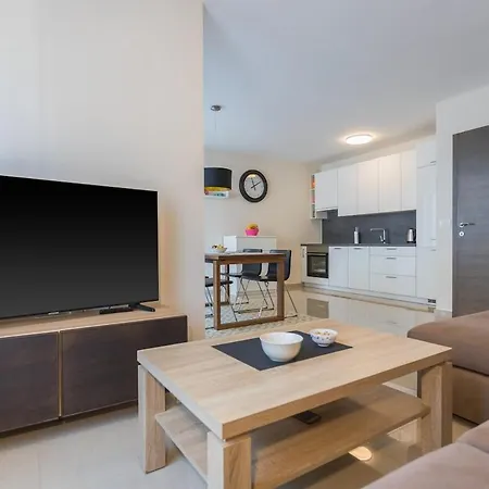 Apartment - Central, 2-bedroom, Walk To Arena, Free Parking Pula