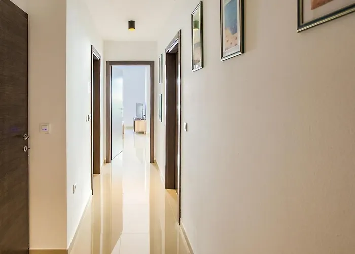 Sofovic - Walk To Arena, Free Garage Parking פולה