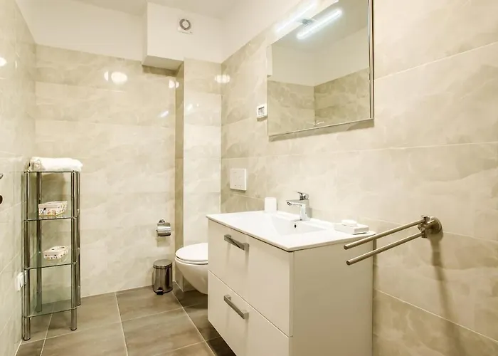 Sofovic - Walk To Arena, Free Garage Parking דירה פולה