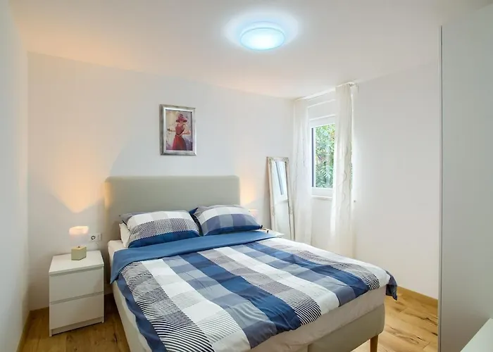 Sofovic - Walk To Arena, Free Garage Parking דירה פולה