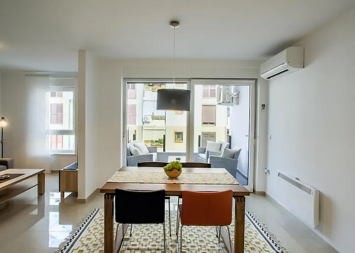 Sofovic - Walk To Arena, Free Garage Parking * פולה