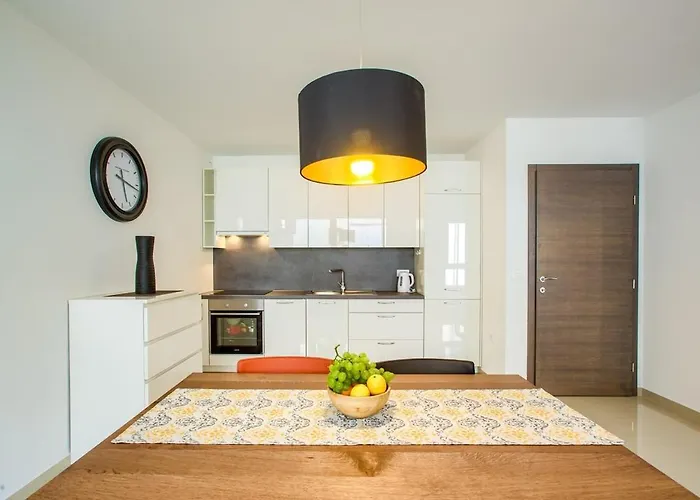 Sofovic - Walk To Arena, Free Garage Parking דירה *