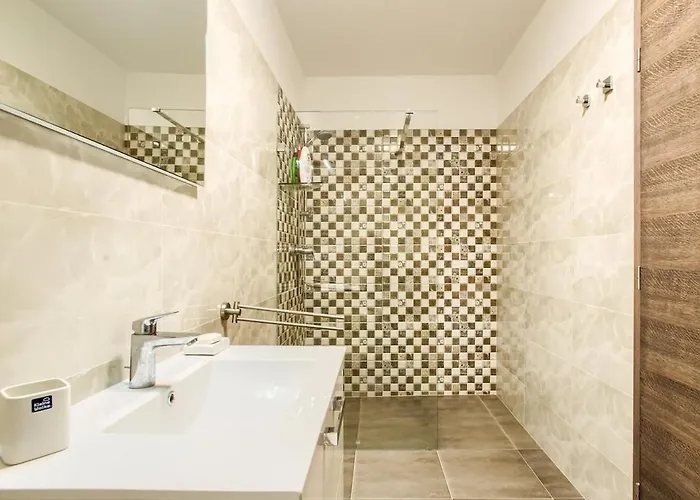 דירה Sofovic - Walk To Arena, Free Garage Parking *