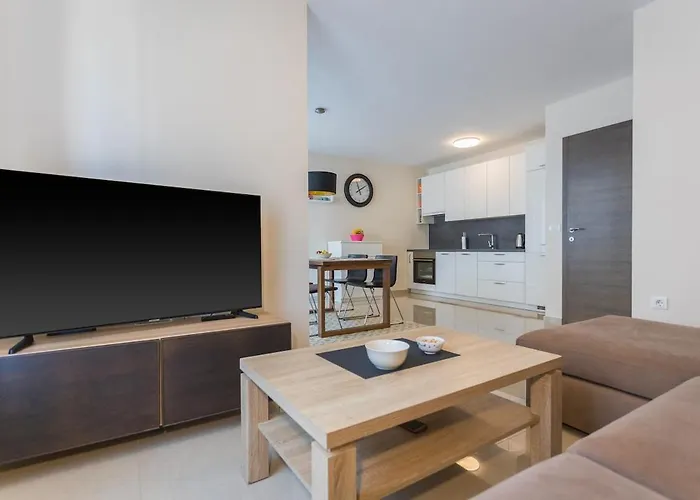 דירה Sofovic - Walk To Arena, Free Garage Parking פולה