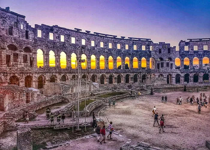Sofovic - Walk To Arena, Free Garage Parking דירה פולה
